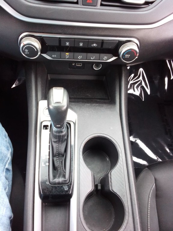 2023 Nissan Altima Image 10