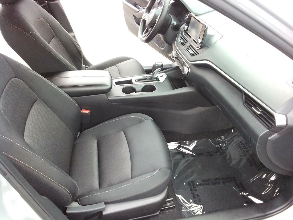 2023 Nissan Altima Image 15