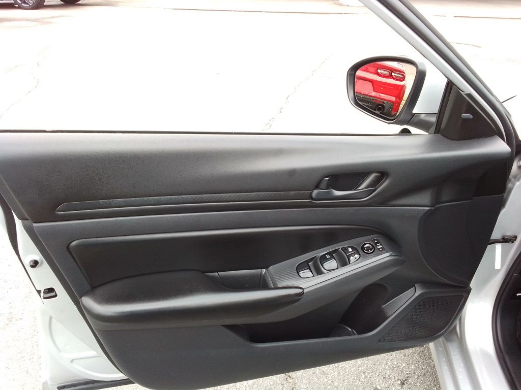 2023 Nissan Altima Image 18