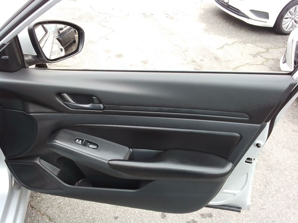 2023 Nissan Altima Image 20