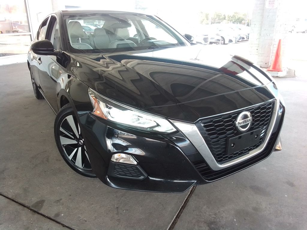 2022 Nissan Altima Image 2