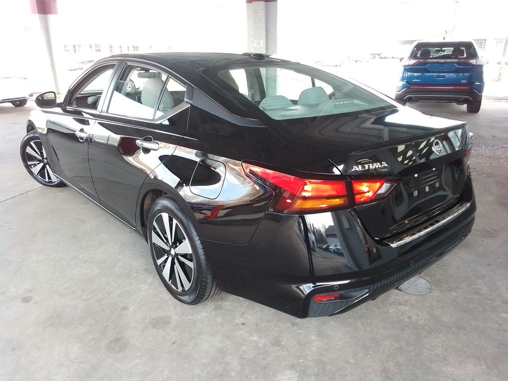 2022 Nissan Altima Image 4