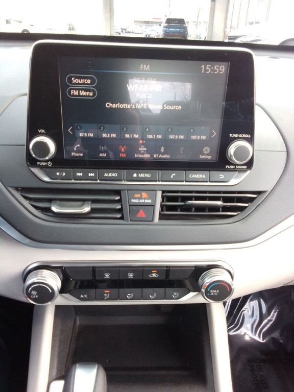 2022 Nissan Altima Image 9