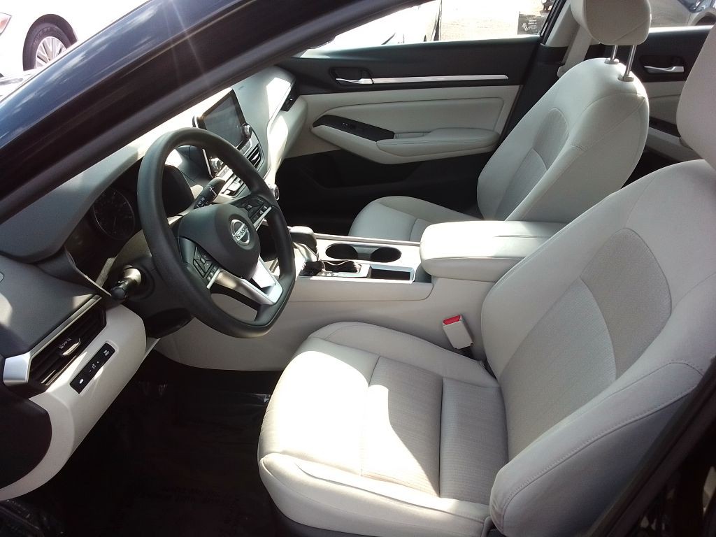 2022 Nissan Altima Image 14
