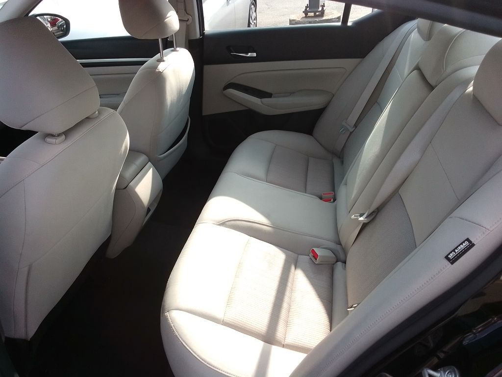 2022 Nissan Altima Image 15