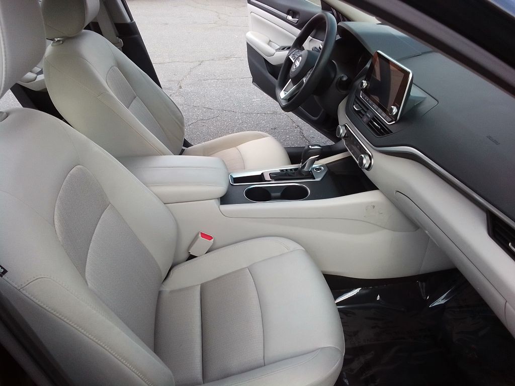 2022 Nissan Altima Image 16