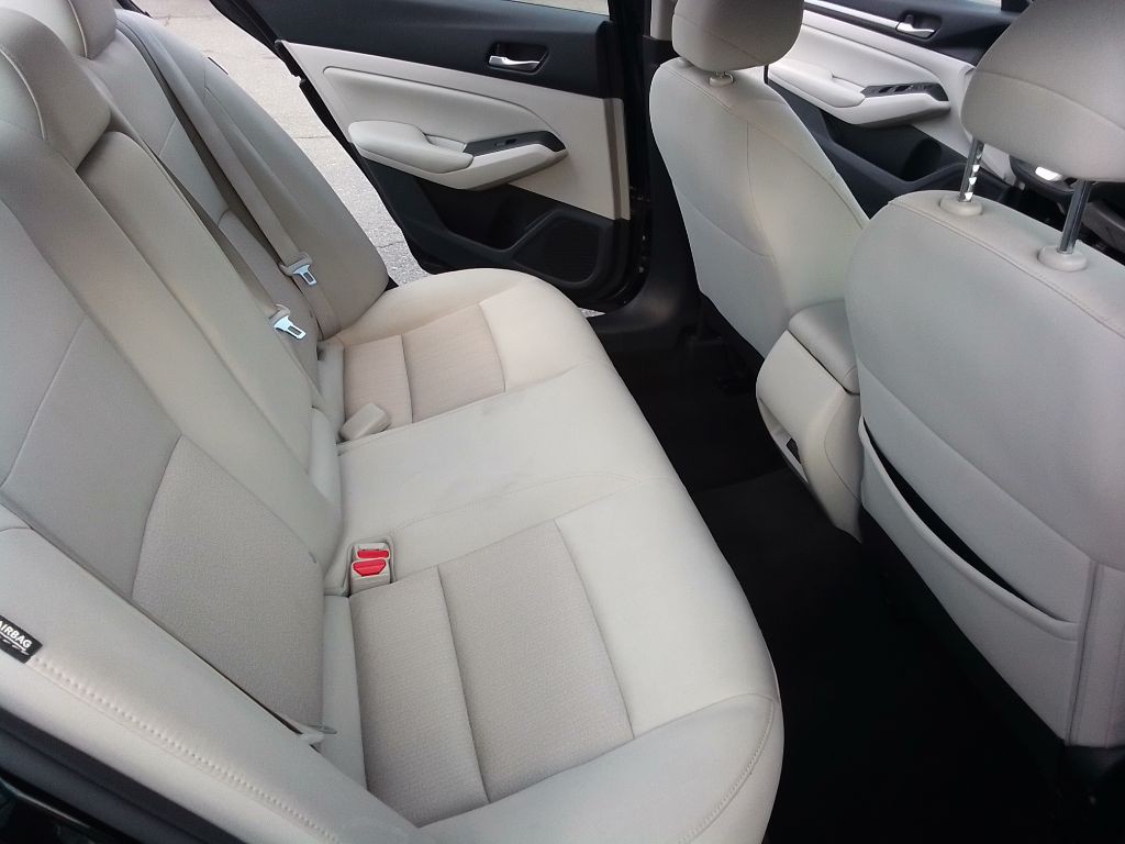 2022 Nissan Altima Image 17