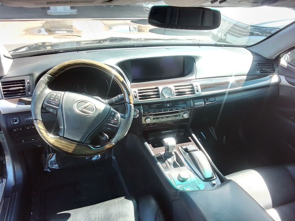2015 Lexus LS Image 7