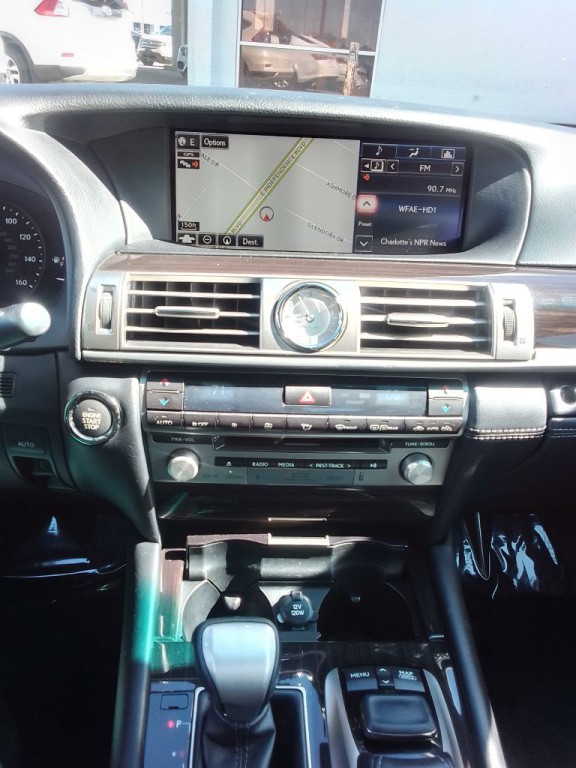 2015 Lexus LS Image 9