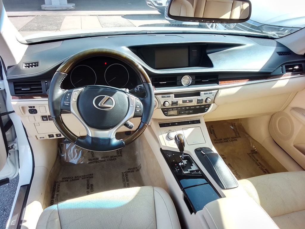 2015 Lexus ES Image 7