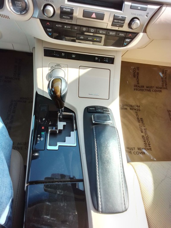 2015 Lexus ES Image 10