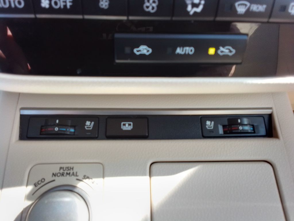 2015 Lexus ES Image 16