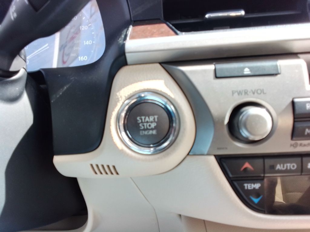 2015 Lexus ES Image 17