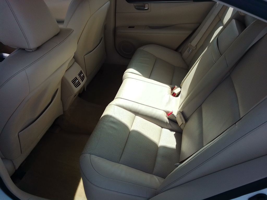 2015 Lexus ES Image 19