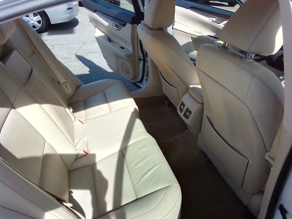 2015 Lexus ES Image 21