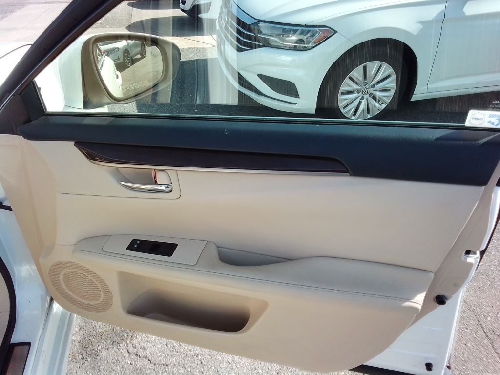 2015 Lexus ES Image 25