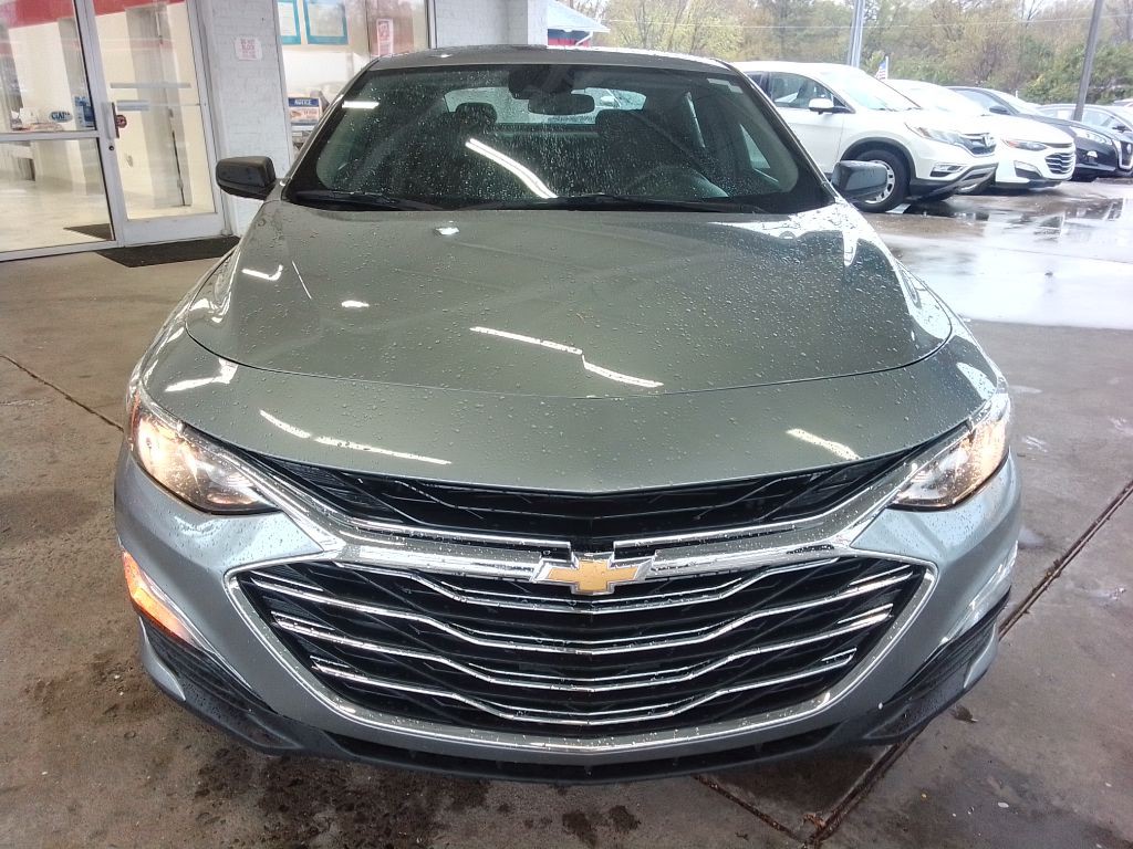 2023 Chevrolet Malibu Image 3