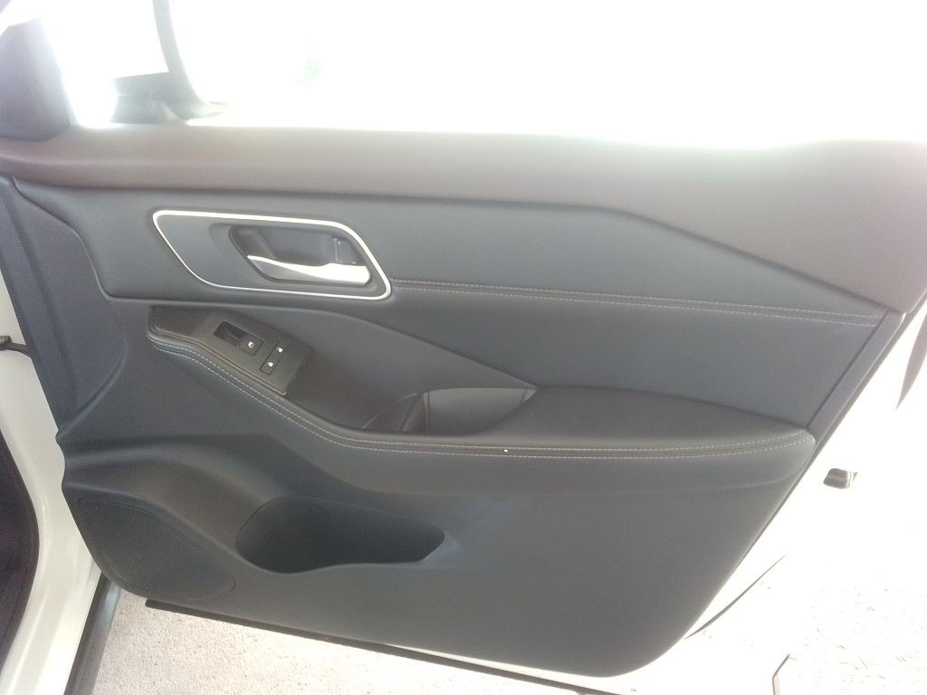 2021 Nissan Rogue Image 24