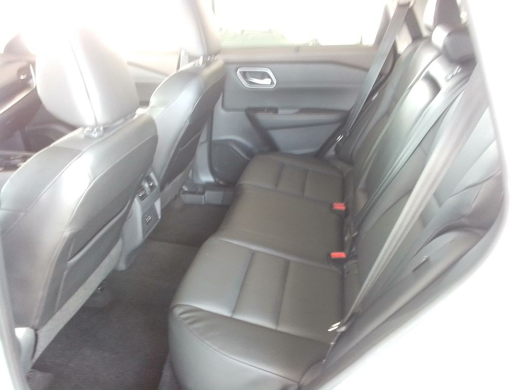 2021 Nissan Rogue Image 18