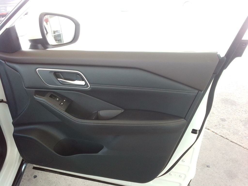 2021 Nissan Rogue Image 24