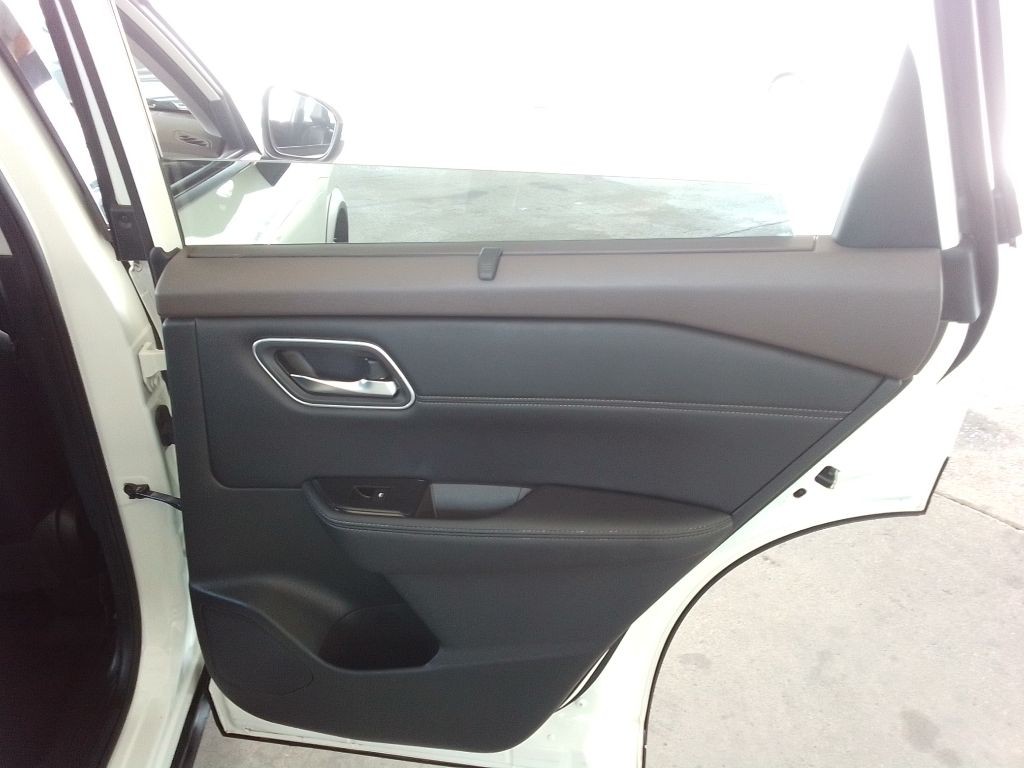 2021 Nissan Rogue Image 25