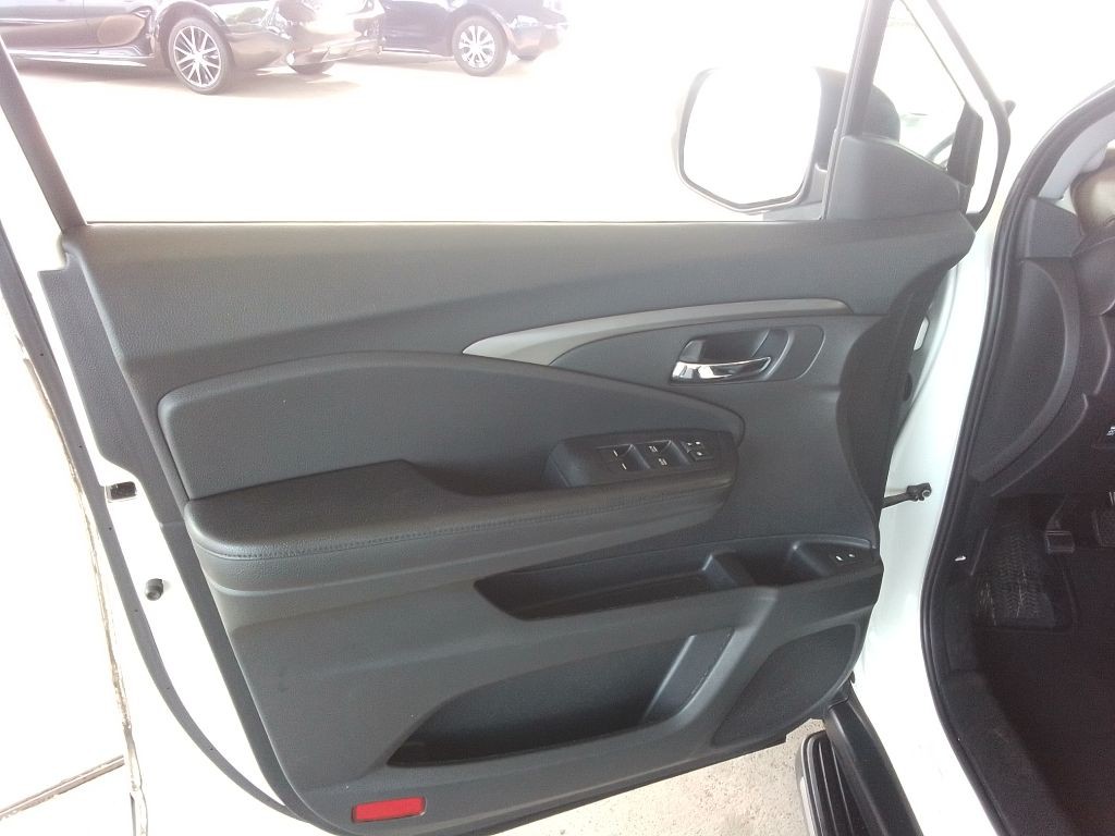 2017 Honda Pilot Image 26