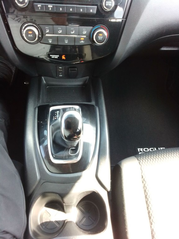 2018 Nissan Rogue Image 11