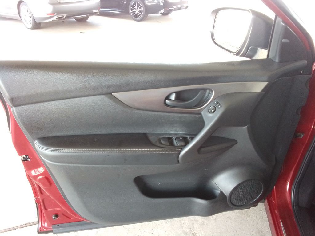 2018 Nissan Rogue Image 17