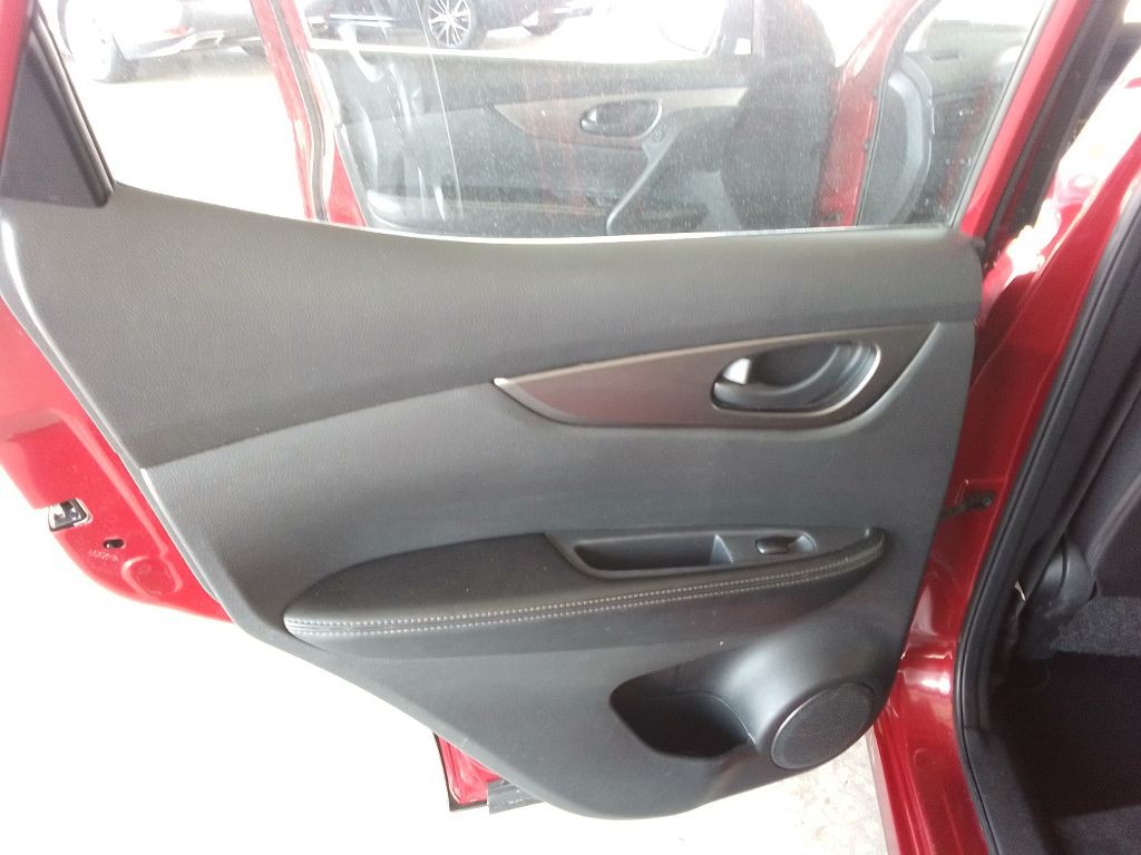 2018 Nissan Rogue Image 18