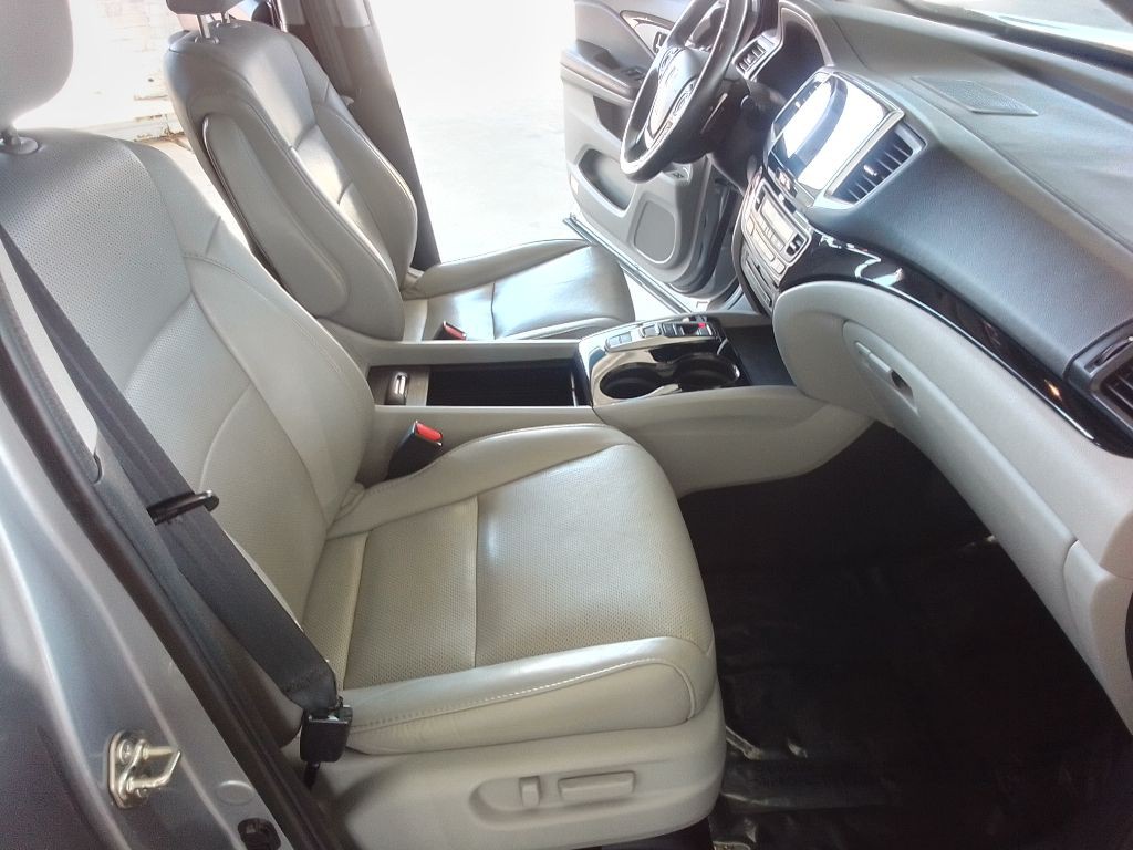2017 Honda Pilot Image 17