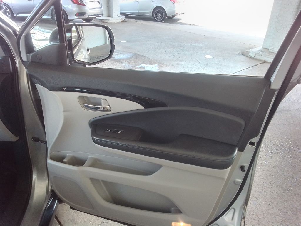 2017 Honda Pilot Image 24