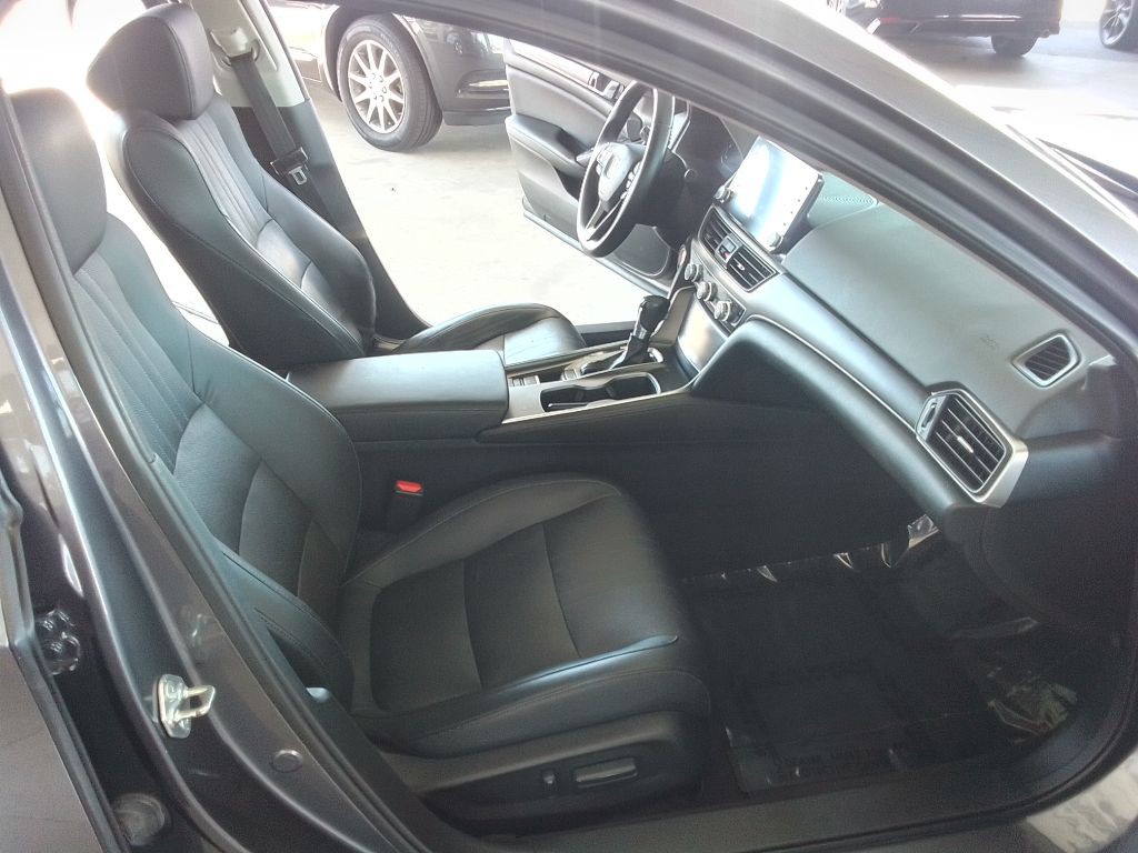 2018 Honda Accord Image 15