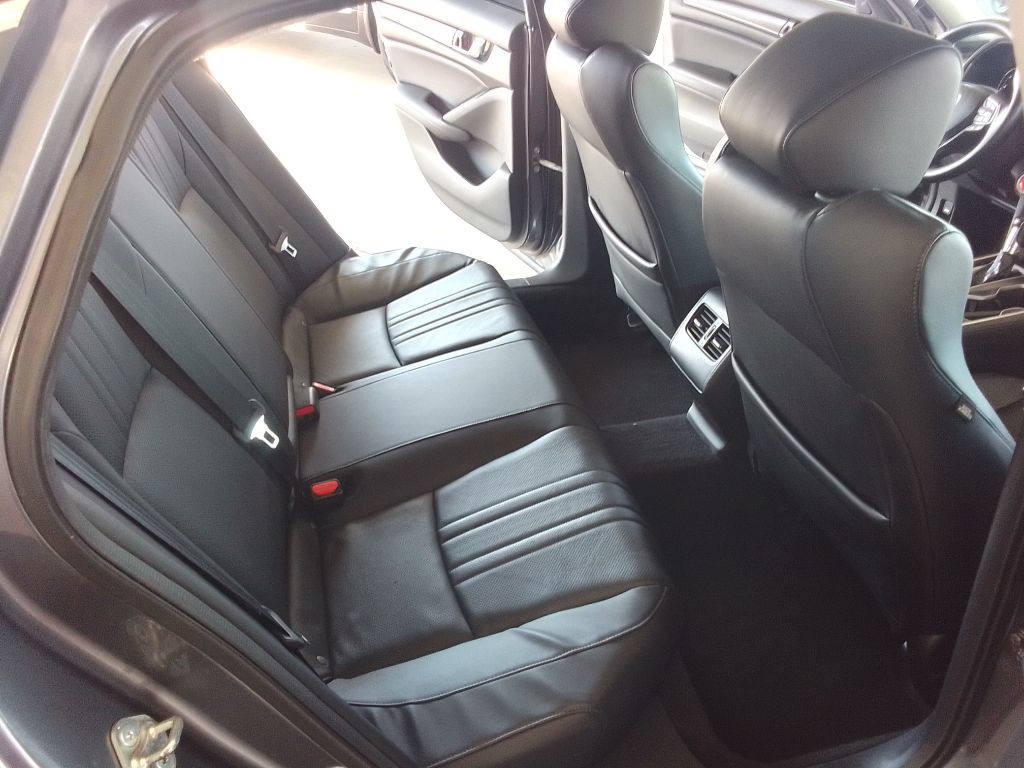 2018 Honda Accord Image 16