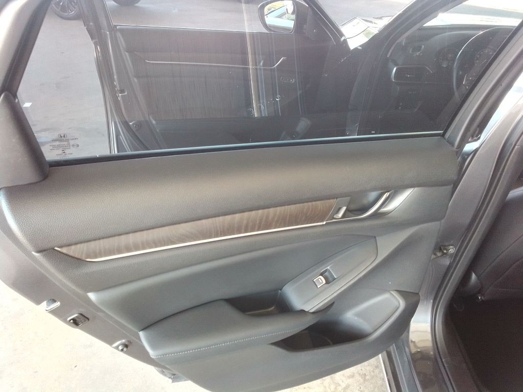 2018 Honda Accord Image 19