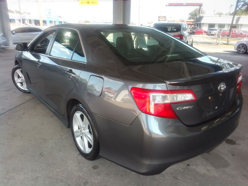 2014 Toyota Camry Image 4