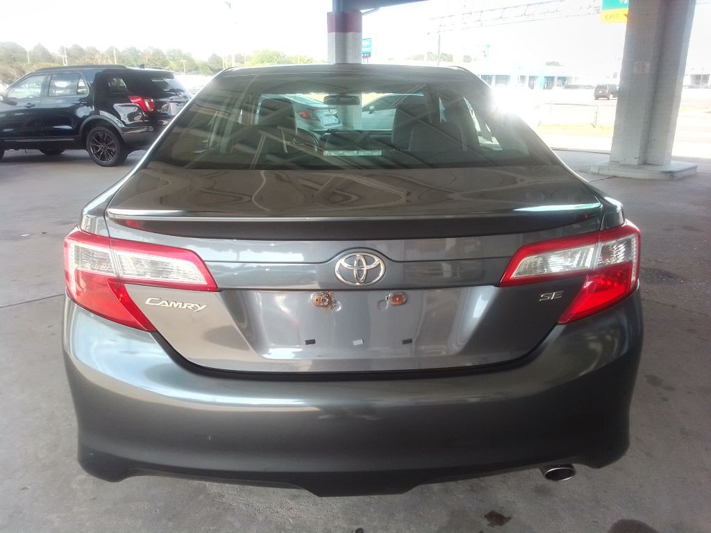2014 Toyota Camry Image 6