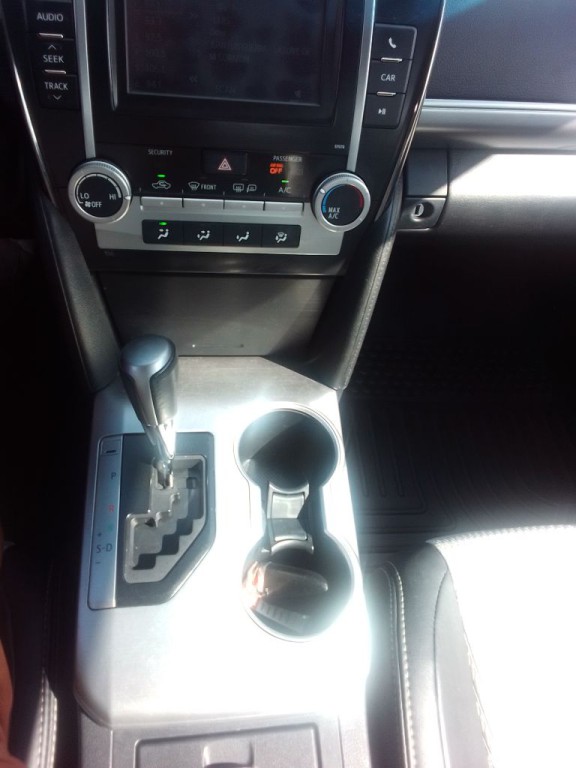 2014 Toyota Camry Image 9