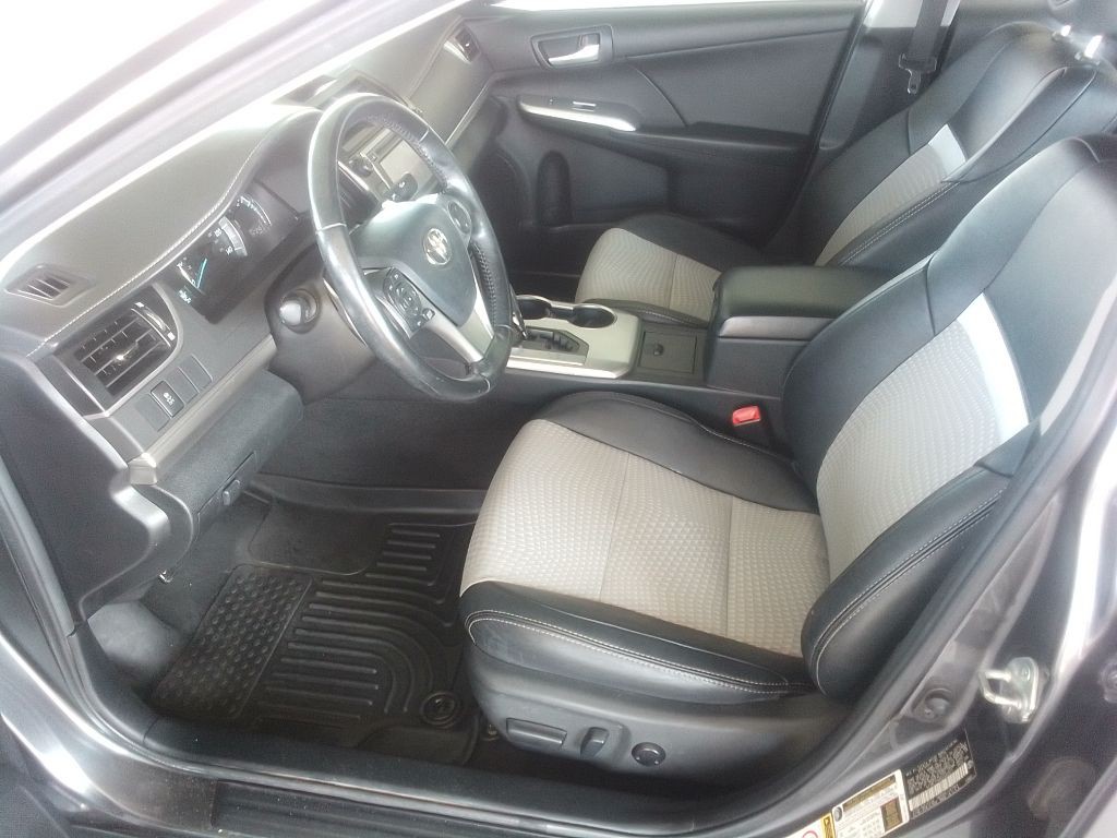 2014 Toyota Camry Image 10