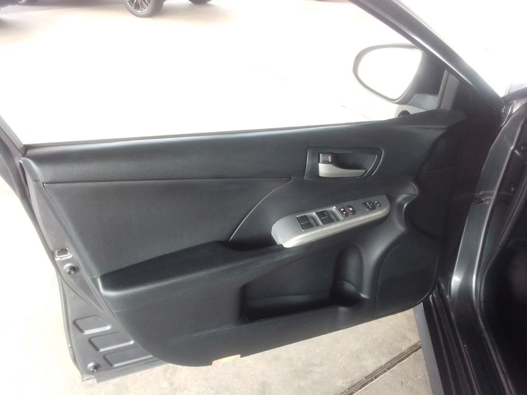 2014 Toyota Camry Image 15