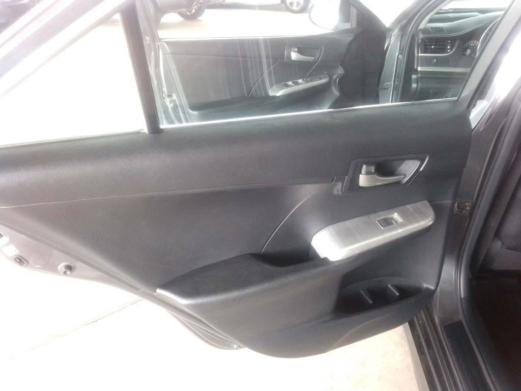 2014 Toyota Camry Image 16