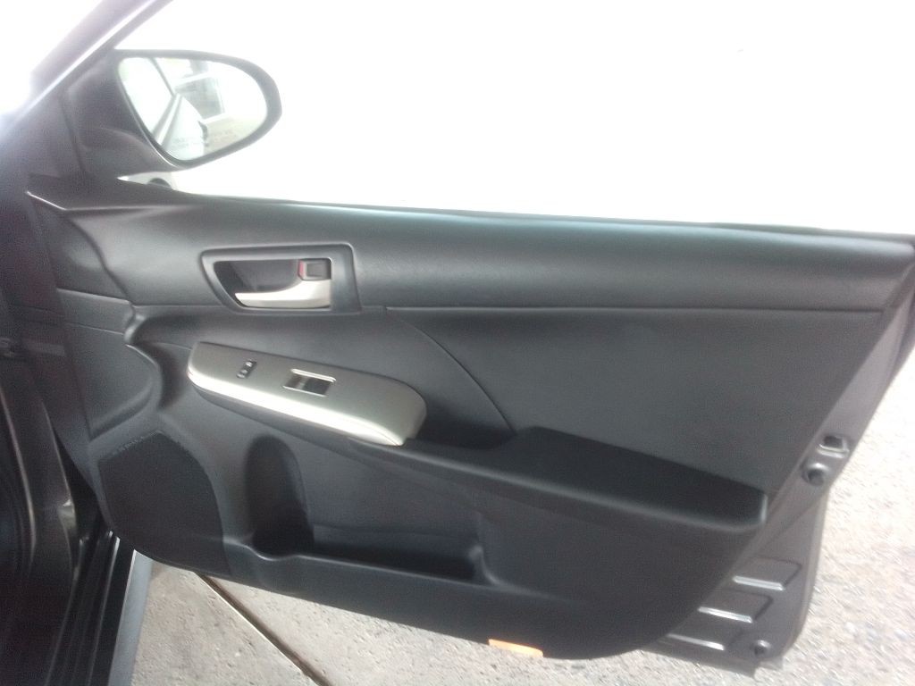 2014 Toyota Camry Image 17