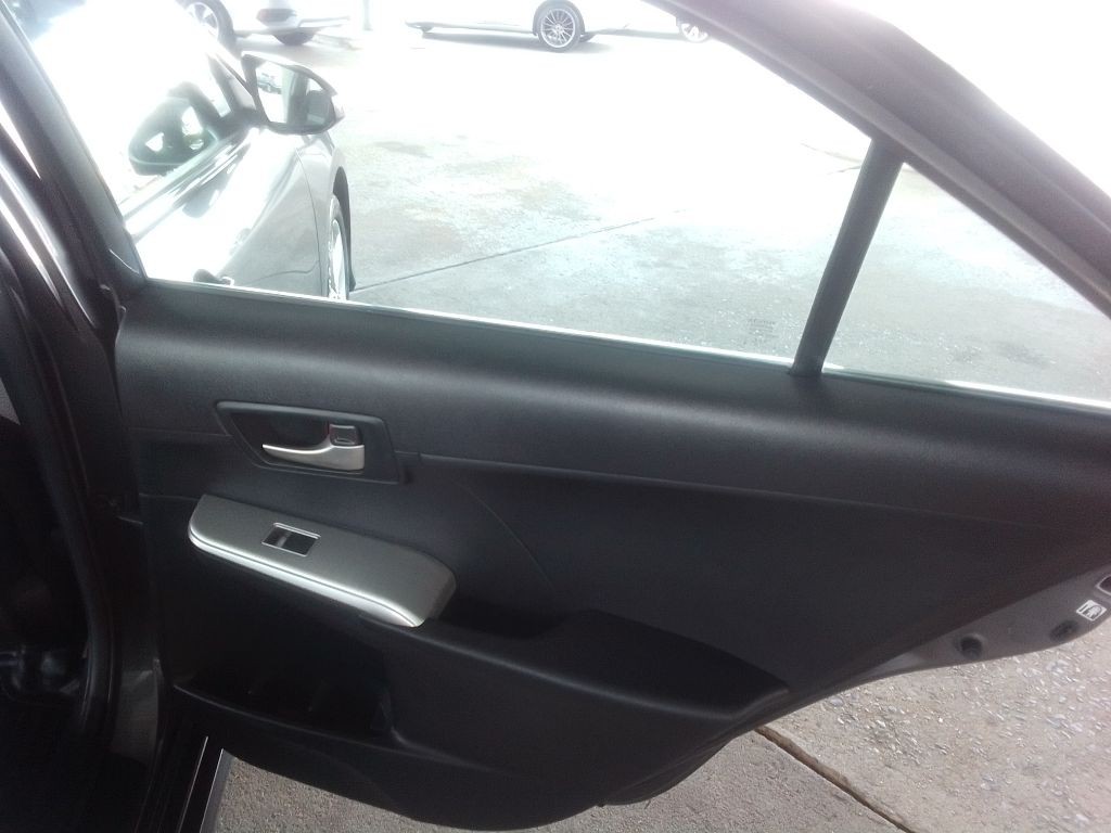 2014 Toyota Camry Image 18