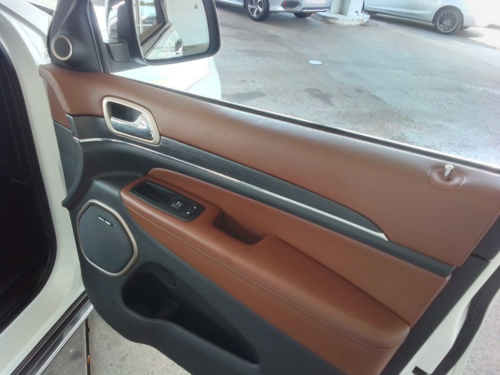 2016 Jeep Grand Cherokee Image 25