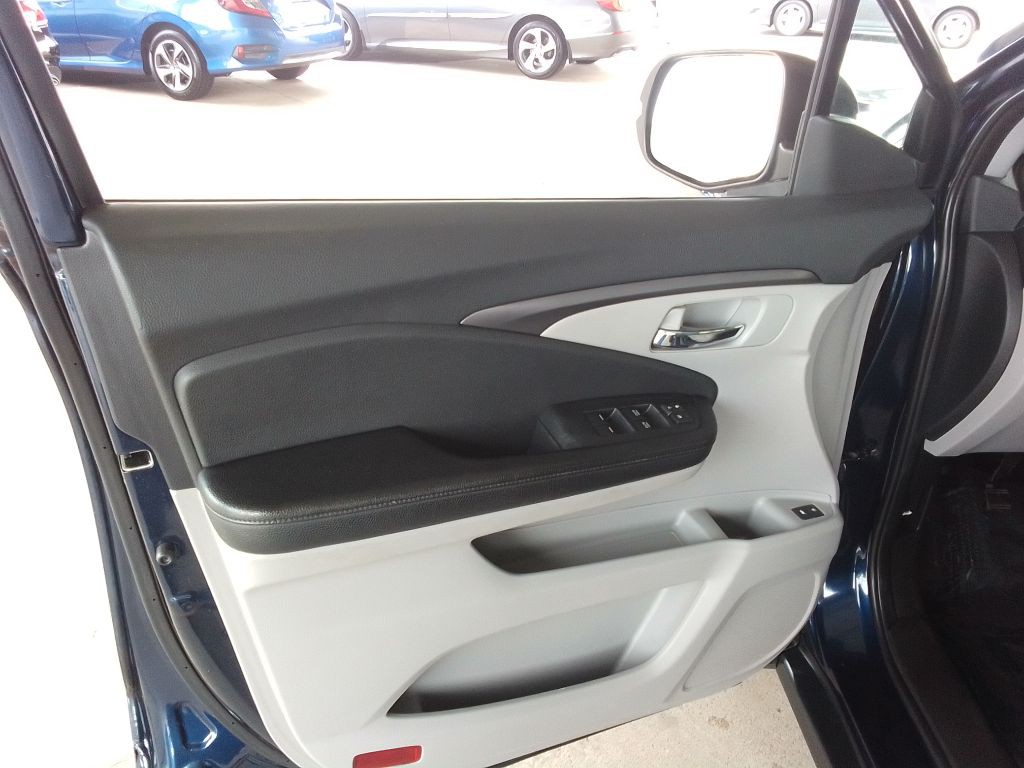 2017 Honda Pilot Image 25