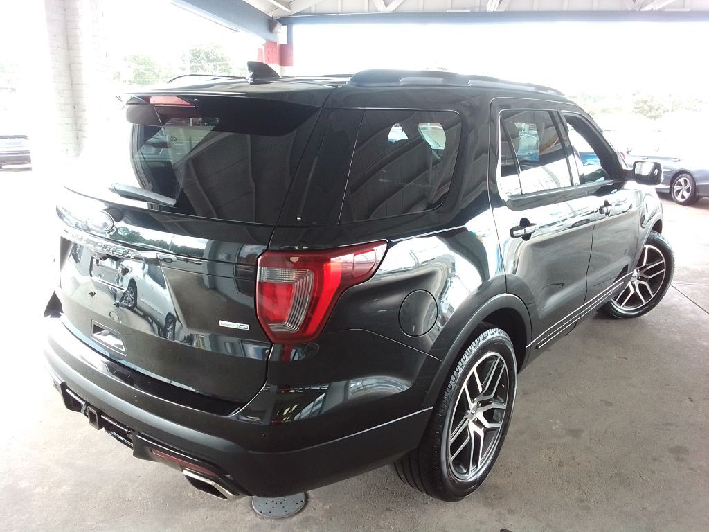 2017 Ford Explorer Image 5