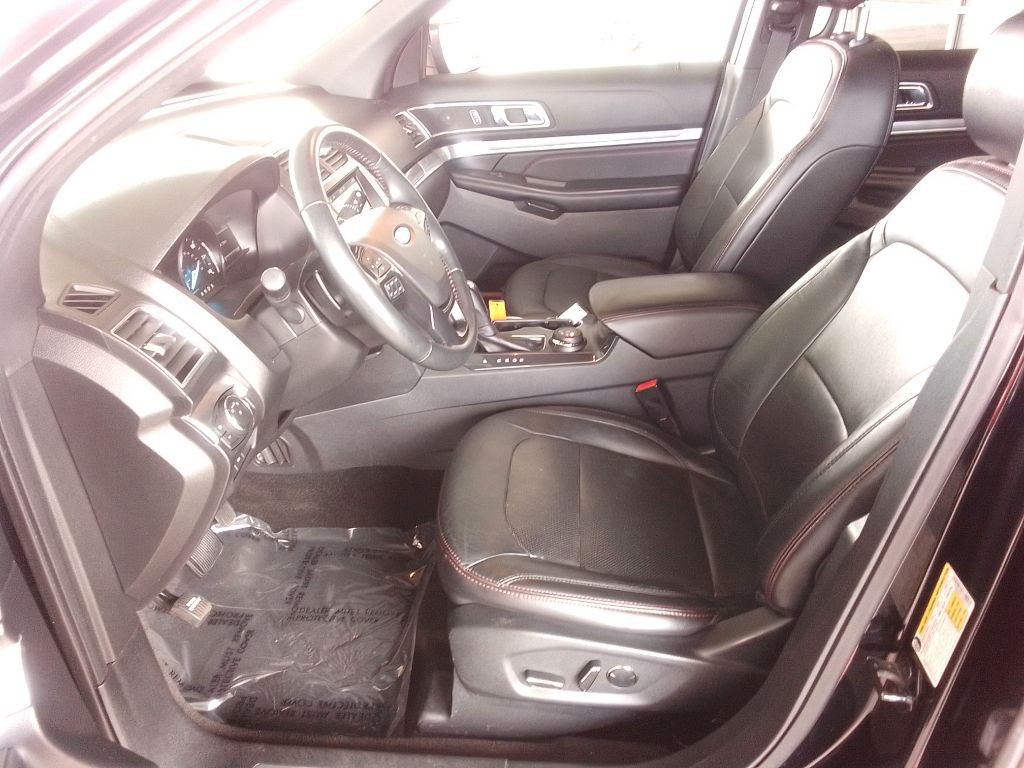 2017 Ford Explorer Image 12