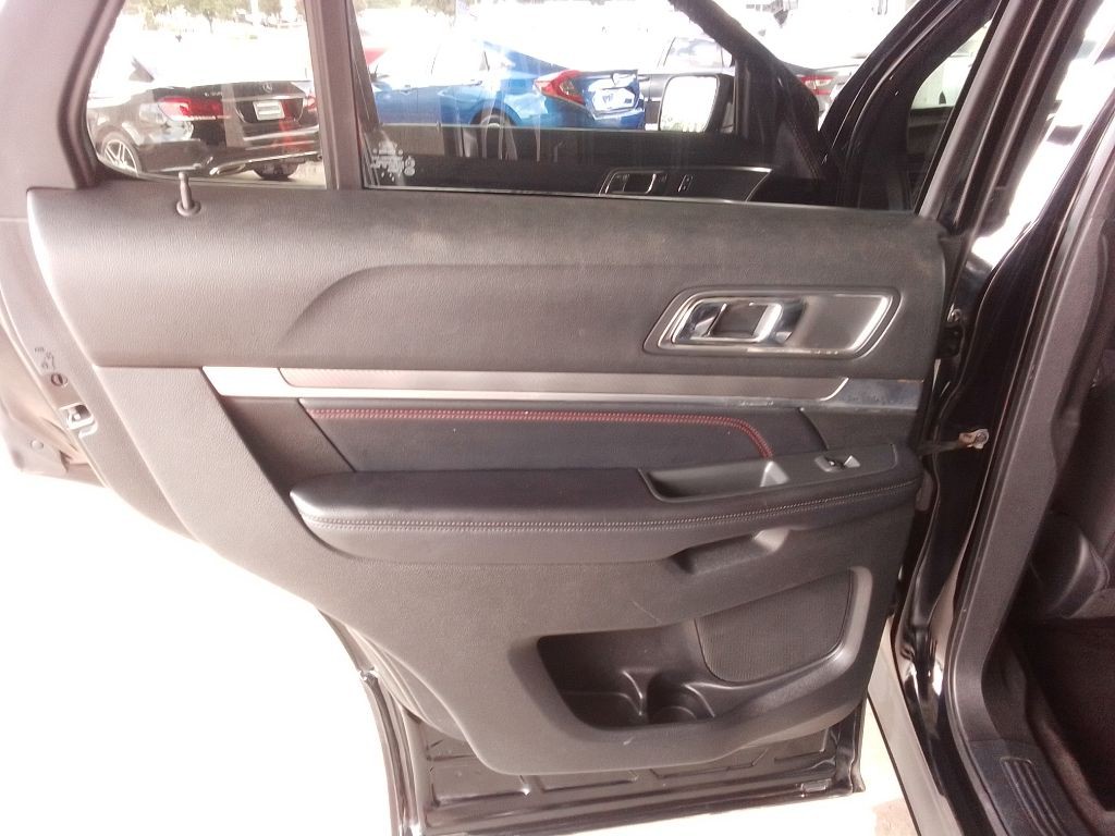 2017 Ford Explorer Image 20