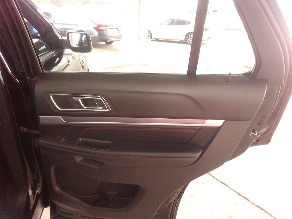 2017 Ford Explorer Image 22