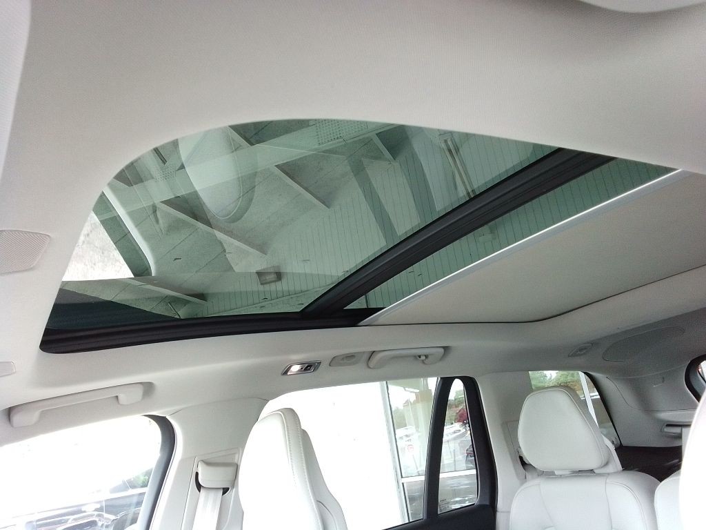 2017 Volvo XC90 Image 16
