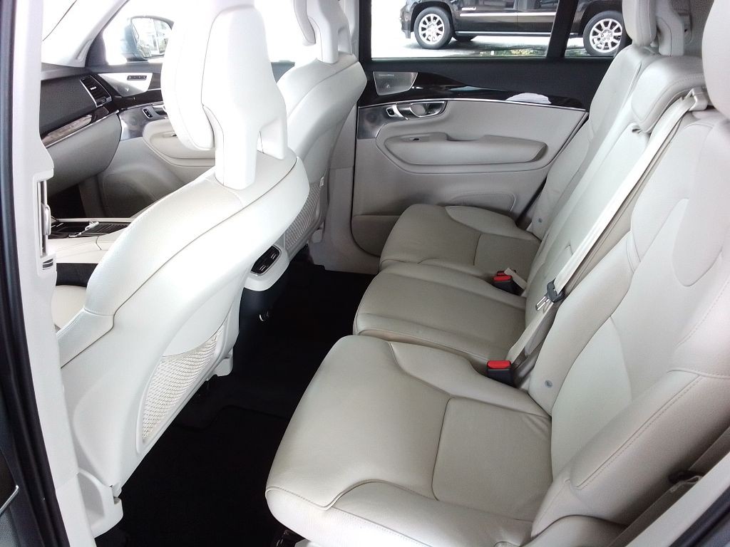 2017 Volvo XC90 Image 18